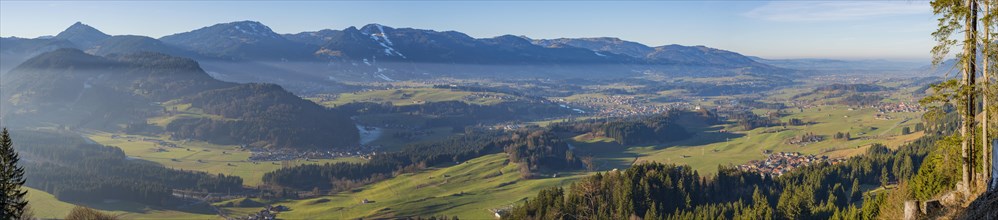 Panorama from the Wallrafweg near Oberstdorf into the Illertal