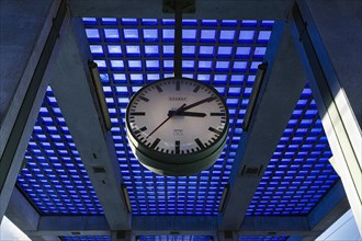 Clock on the platform of the S-Bahn