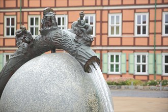 Detail on the fountain by Bernd Goebel 2002 with figures