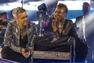 Robbie Williams with coloured singer