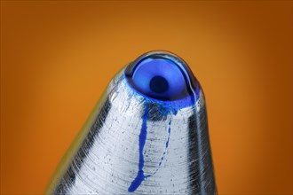 Close-up of the tip of an ink roller