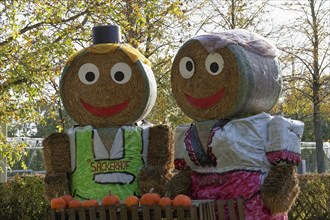Couple made of straw bales