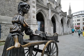 A view of the Molly Malone statue created by Jeanne Rynhart