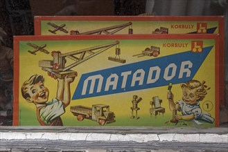 Old Matador construction set packaging from the 1950s in a shop window