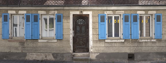 Window with blue fenaster shutters and a skin door in Art Nouveau style