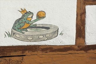 Painting of the Frog King on the half-timbered house in Michelstadt