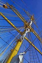 Mast of the Alexander von Humboldt II