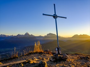 Rauher Kopf summit cross in the evening light