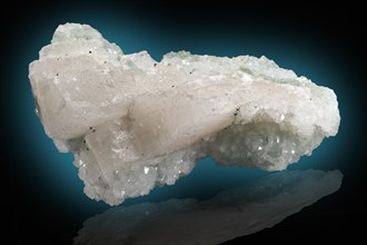 Calcite with Fluorite Seen in White Light: Xian Hua Lin