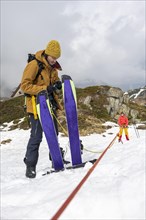Exercise in crevasse rescue for ski tours