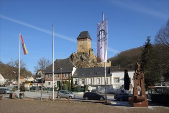 View of Frauenstein Castle and flags