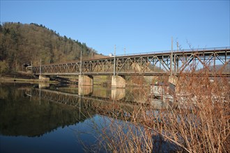 Double-headed bridge Alf-Bullay