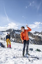Search for buried subjects with the avalanche transceiver and probe