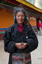 Old tibetan pilgrim in the Drepung temple