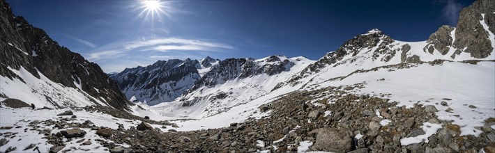 View of mountains and glaciers with peak Oestliche Seespitze and Innere Sommerwand