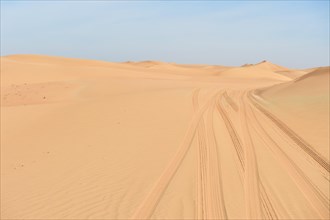 Car tracks in the sandy desert of Dubai