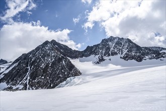 Alpeiner Ferner glacier and Westliche Seespitze peak