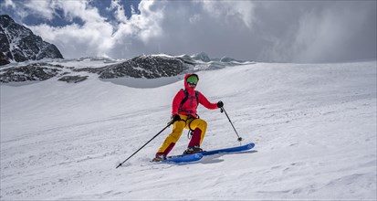 Ski tourers on the descent at Alpeiner Ferner