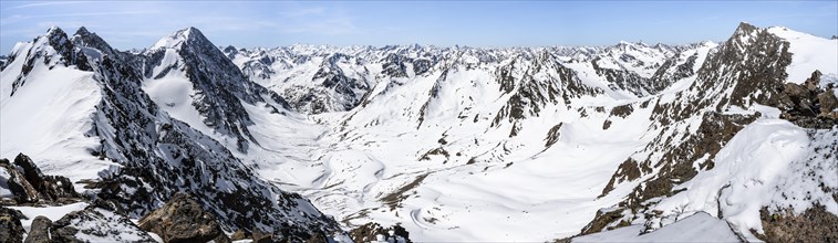 Mountain panorama of the Stubai Alps in winter with summit Schrankarkogel and Hinterer Wilder Turm