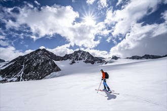 Ski tourers at Alpeiner Ferner