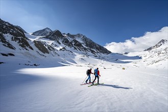 Two ski tourers climbing Alpeiner Ferner