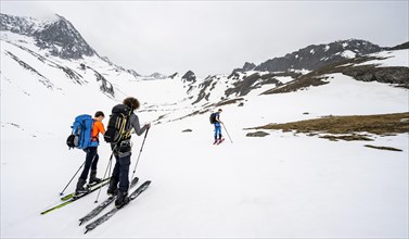 Ski tourers ascending Sommerwandferner