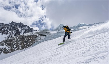 Ski tourers on the descent at Alpeiner Ferner