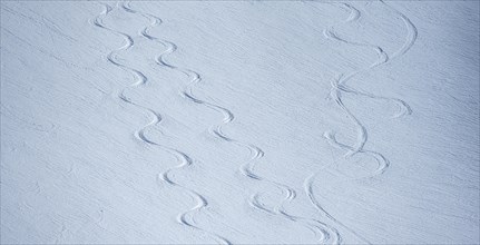 Single ski tracks in fresh snow