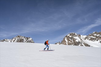 Ski tourers at Lisenser Ferner