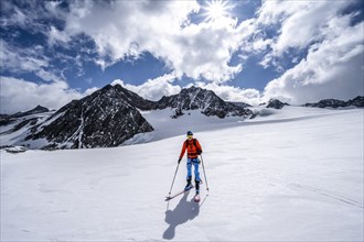 Ski tourers at Alpeiner Ferner