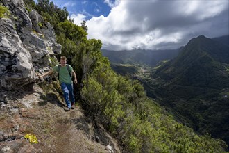 Hikers at Pico do Alto