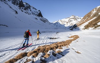 Ski tourers in the Oberberg valley