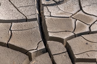 Earth cracked in times of drought and extreme heat. France