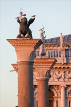 Piazzetta San Marco: St Mark's and Theodore's Column in front of the statues of the Bibliotheca National Marciana