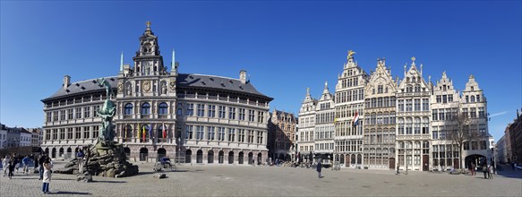 A panoramic photo of the Grote Markt