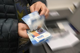 Cash Banknotes One hundred Swiss francs