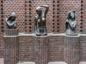 Sculptures of three female bodies in Boettcherstrasse
