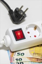 Switchable power outlet strip strip