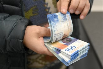 Cash Banknotes One hundred Swiss francs