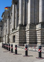 Security bollards on the west wing of the Reichstag building
