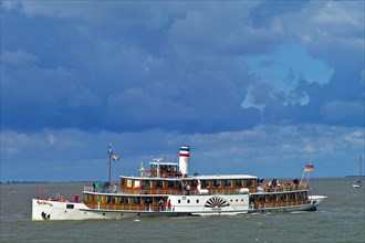 Paddle steamer Freya on the Weser