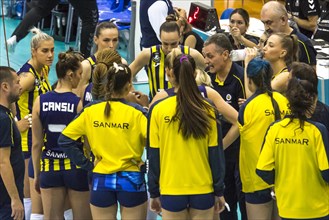 Coach Zoran TERZIC gives instructions to his team