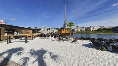 Beach bar on the Elbe