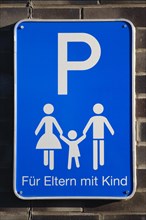 Sign Parking For Parents With Child