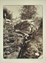 Soldier in trench with machine gun at Noordschote in Flanders during the First World War