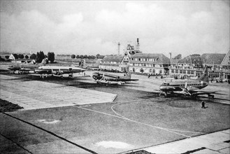 Archival picture of Douglas DC-3 fixed-wing propeller-driven airliners at Sabena airport in Melsbroek
