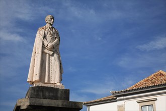 Statue of Dom Francisco Gomes de Avelar in front of the bishop's residence