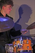 Jazz drummer Lucas Rauch from the Gerold Heitbaum Quartet in concert