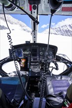 Swiss helikopter inside view of the copits 2 seats in front
