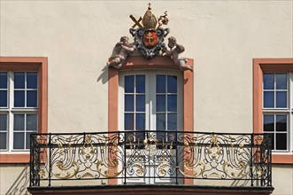 Balcony and ecclesiastical coat of arms on the abbey building of Sankt Marien from 1689
